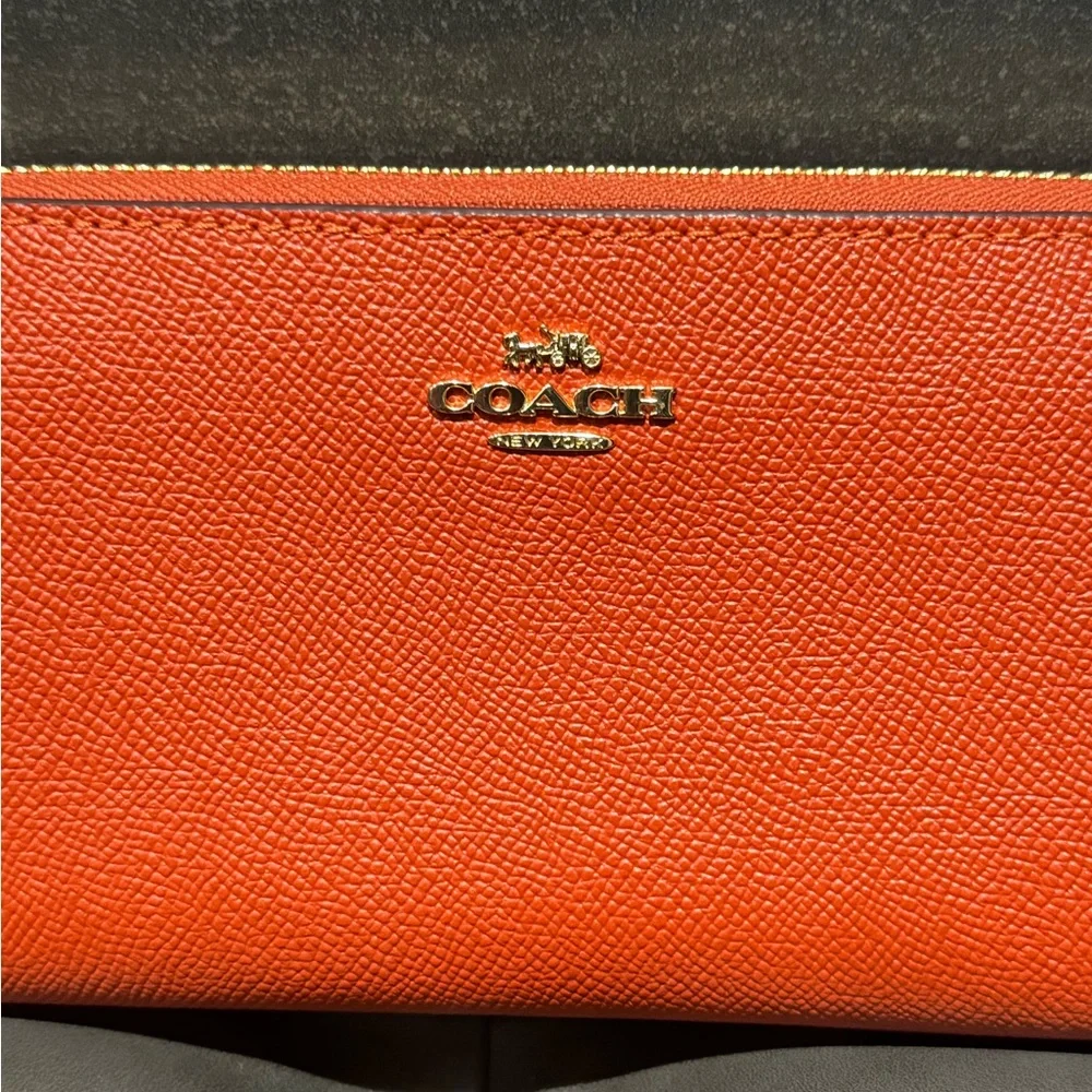 💯 EUC Coach Accordion Wrist Zip Wallet Orange - Picture 2 of 7